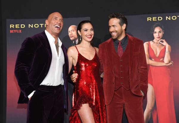 Gal Gadot Tegang Menari Bareng Dwayne Johnson dalam Red Notice, Sebut sang Aktor Balerina