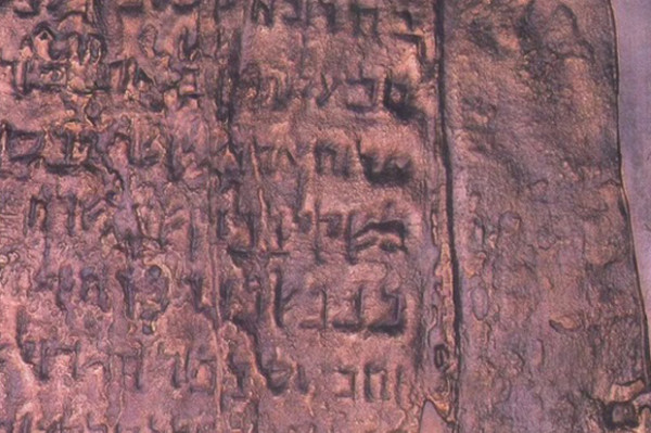 7 Manuskrip Kuno Paling Misterius yang Belum Terpecahkan hingga Kini