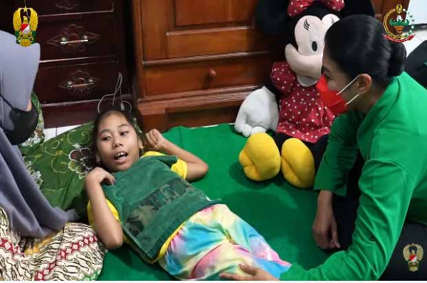 5 Potret Hetty Andika Perkasa, Istri Jenderal Andika yang Selalu Sayangi Prajurit