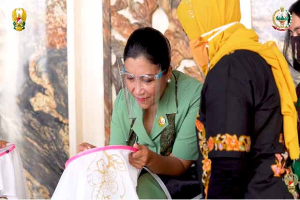5 Potret Hetty Andika Perkasa, Istri Jenderal Andika yang Selalu Sayangi Prajurit