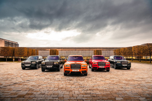 Rayakan Hari Besar Diwali,Crazy Rich Beli 5 SUV Rolls-Royce Khusus Sekaligus