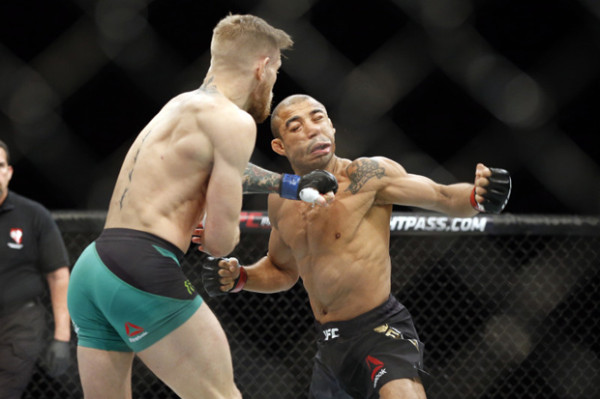 3 Duel UFC Berdarah Terbaik dengan Tayangan Berbayar Tertinggi dalam Sejarah