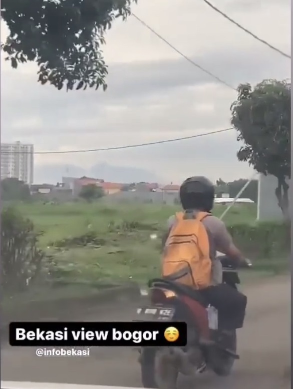 Heboh Warga Bekasi Bisa Lihat Gunung, Warganet: Ini Bukan di Puncak Gengs