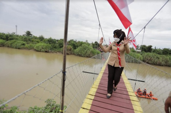 Penampakan Jembatan Gantung Penghubung Jabar-Jateng di Atas Sungai Cisanggarung