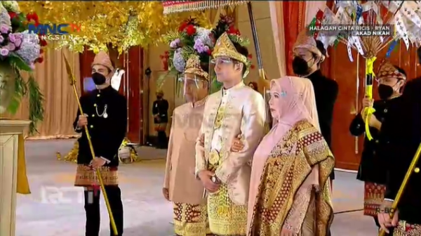 10 Momen Ria Ricis dan Teuku Ryan Jalani Prosesi Adat saat Akad Nikah
