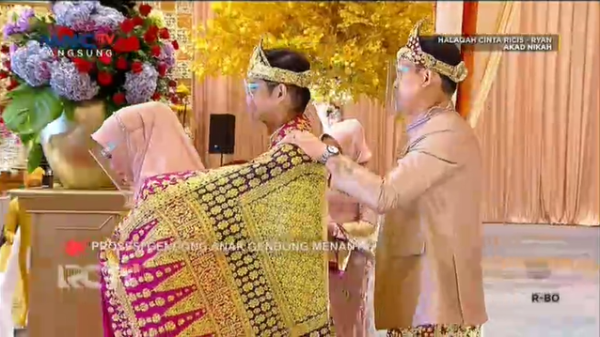 10 Momen Ria Ricis dan Teuku Ryan Jalani Prosesi Adat saat Akad Nikah