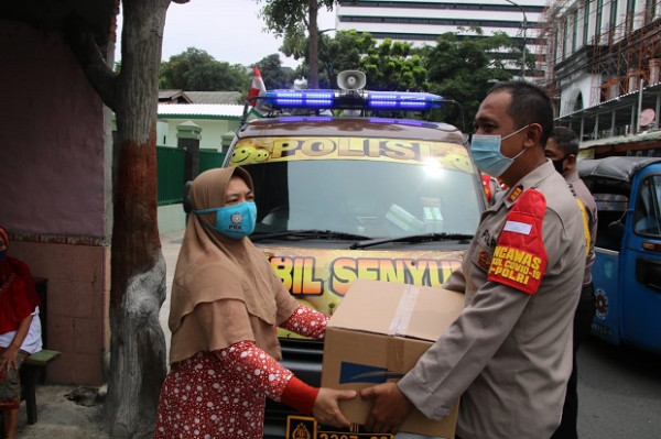 Mobil Senyum Polres Jakarta Pusat Tebar Kebaikan dan Kebahagiaan di Sawah Besar