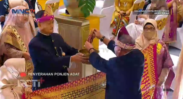 10 Momen Ria Ricis dan Teuku Ryan Jalani Prosesi Adat saat Akad Nikah