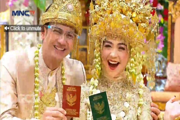 Ria Ricis Tampil Cantik dengan Gaun Pengantin Adat Palembang, Bikin Pangling