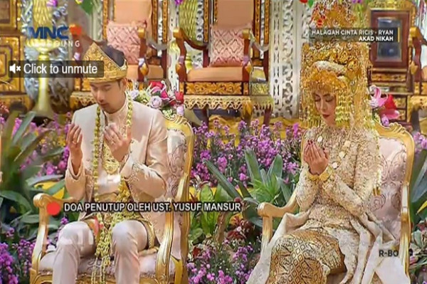 Ria Ricis Tampil Cantik dengan Gaun Pengantin Adat Palembang, Bikin Pangling