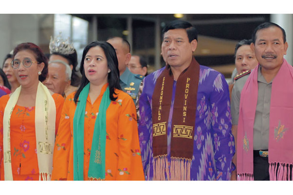 Sindir Tanam Padi Hujan-hujanan, Ini Momen Kedekatan Susi Pudjiastuti dan Puan Maharani