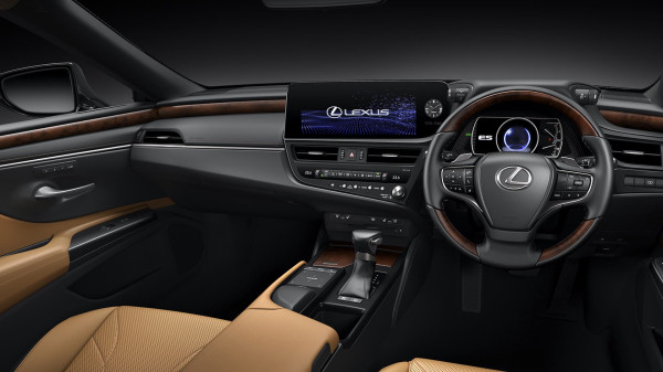Bidik Bos Besar yang Peduli Lingkungan, Ini Keistimewaan Lexus ES 300h