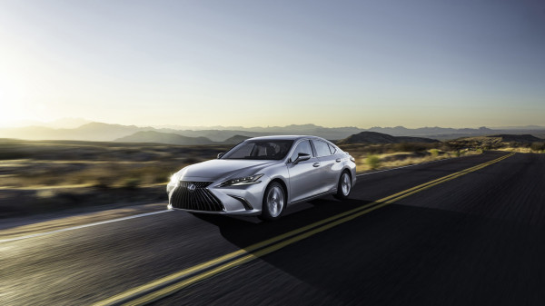 Bidik Bos Besar yang Peduli Lingkungan, Ini Keistimewaan Lexus ES 300h