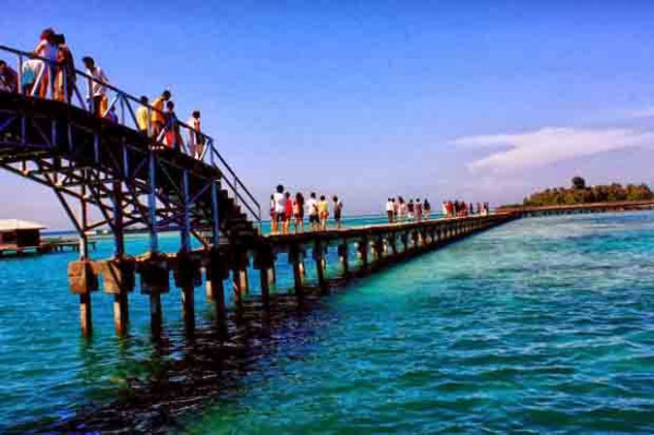 6 Tempat Wisata Bahari di Kepulauan Seribu yang Keren Habis