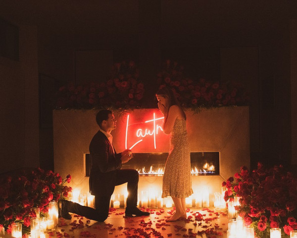 Taylor Lautner Tunangan dengan Taylor Dome, Romantis Banget