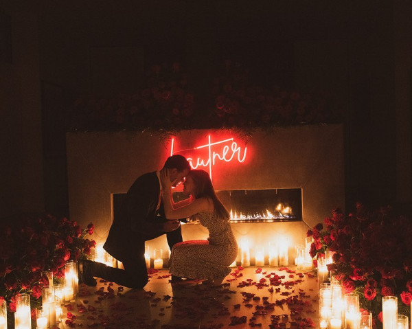 Taylor Lautner Tunangan dengan Taylor Dome, Romantis Banget