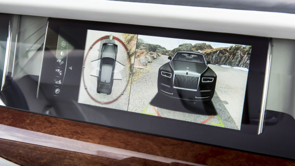 Gara-gara Kamera Mundur, 442 Unit Rolls-Royce Phantom Ditarik Kembali