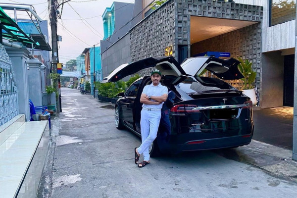 Deretan Koleksi Mobil Ahmad Sahroni, Nomor 4 Harganya Sentuh Rp8 M