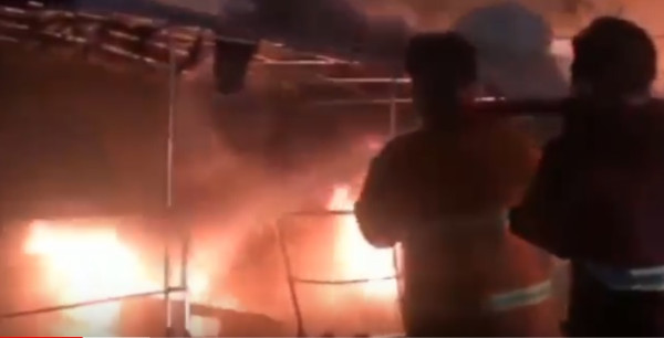 Bandar Lampung Digemparkan Kapal yang Terbakar Hebat di Pelabuhan Panjang