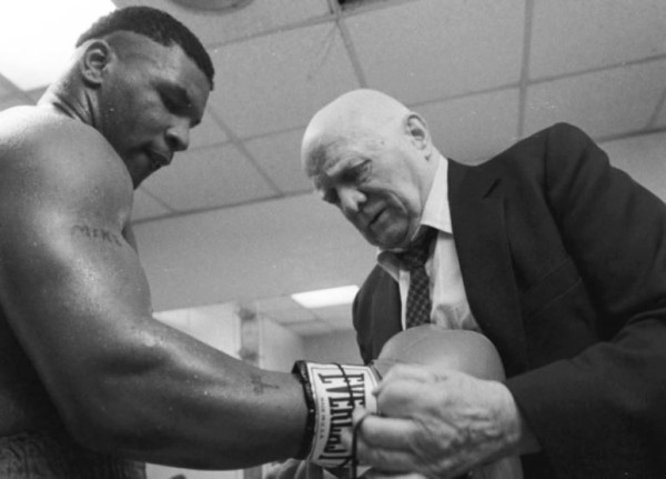Kisah Keberingasan Mike Tyson dan Sentuhan Cus D'Amato