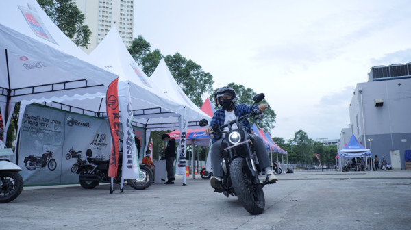Tidak Hanya Mobil, Pengunjung GIIAS Juga Bisa Test Drive Motor Listrik