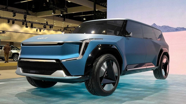 Berbeda dari Hyundai Seven, Kia EV9 Bikin Merek Jepang Waspada
