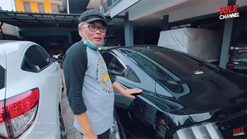 Koleksi Mobil Penyanyi Dangdut, Ayu Ting Ting hingga Iis Dahlia