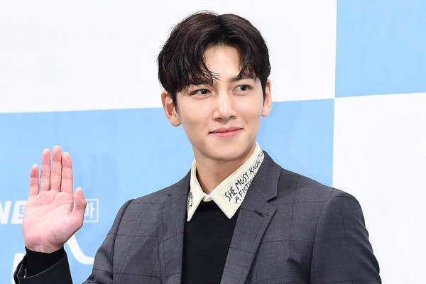 7 Aktor Korea Ganteng dengan Adegan Ciuman Terpanas di Drama Korea