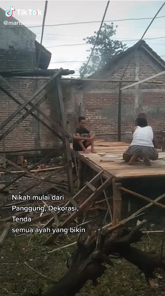 Viral! Ayah Buat Pelaminan Sendiri untuk Putrinya, Bikin Terharu
