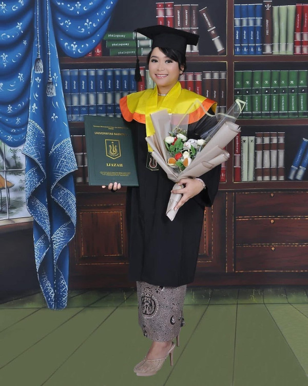 Lulus Kuliah, Adik Ayu Ting Ting Diarak Keliling Depok Pakai Tanjidor