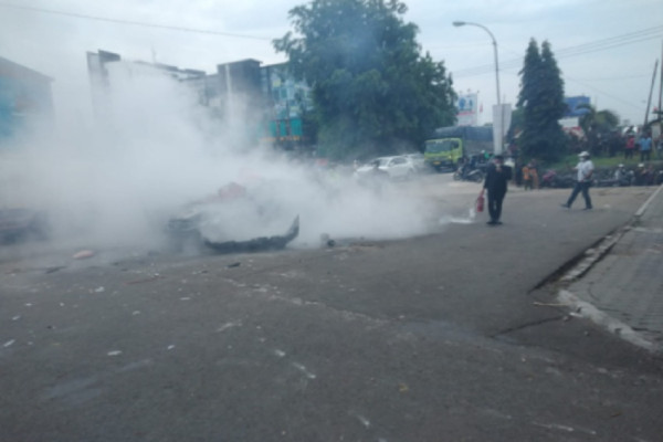 Fakta-fakta Bentrok Massa GMBI dengan LSM Karawang Dipicu Rebutan Limbah Pabrik