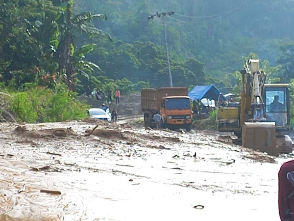 2 Warga Ditemukan Tewas Tertimbun Longsor dan Terbawa Arus