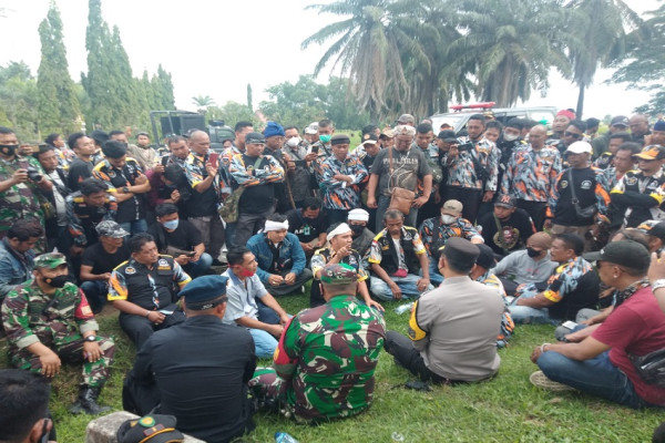 Fakta-fakta Bentrok Massa GMBI dengan LSM Karawang Dipicu Rebutan Limbah Pabrik