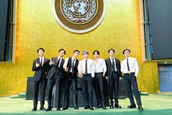 James Corden Jelaskan Insiden dengan BTS ARMY, Berharap Tetap Jadi Papa Mochi