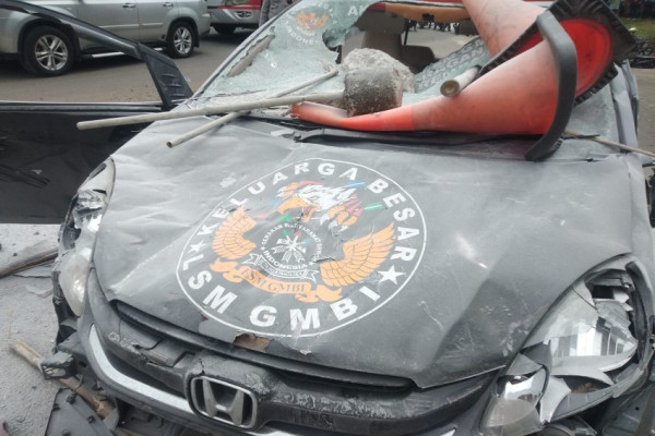 Mencekam, Ini Penampakan usai Bentrok Massa GMBI dengan Koalisi LSM Karawang