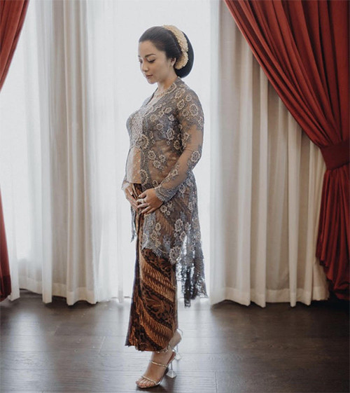 4 Potret Cantik Nikita Willy Pamer Baby Bump, Aura Keibuan Sudah Terlihat