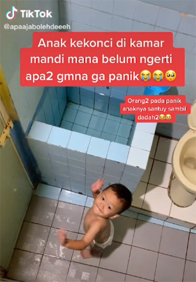 Viral! Balita Terkunci di Kamar Mandi Malah Dadah-Dadah Senang