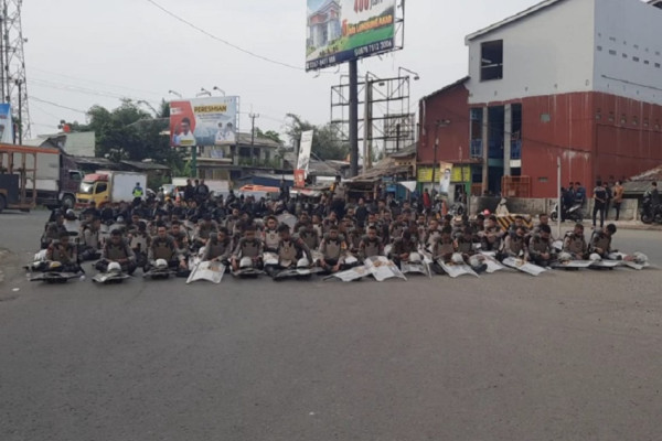 Cegah Bentrok Susulan di Karawang, Yonif Kala Hitam dan Brimob Siap Pukul Mundur Massa
