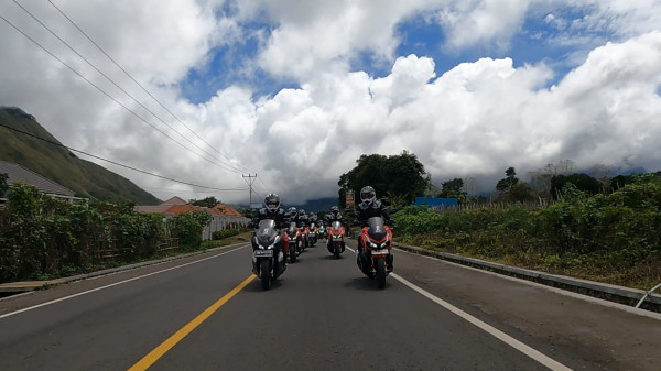 Touring Honda ADV150 di Lombok : Hujan Berkabut, Jalanan Berkelok, dan Alam yang Elok