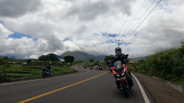 Touring Honda ADV150 di Lombok : Hujan Berkabut, Jalanan Berkelok, dan Alam yang Elok