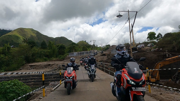 Touring Honda ADV150 di Lombok : Hujan Berkabut, Jalanan Berkelok, dan Alam yang Elok