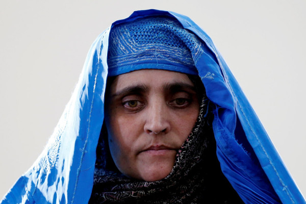 Gadis Afghanistan Cover National Geographic Dievakuasi ke Italia