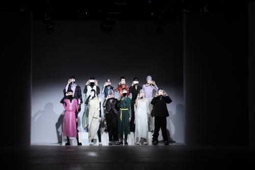 Samsung Galaxy Z Fold3 dan Flip3 5G Tampil di Jakarta Fashion Week 2022