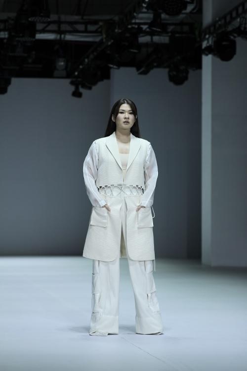 Samsung Galaxy Z Fold3 dan Flip3 5G Tampil di Jakarta Fashion Week 2022