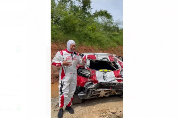 Penampakan Kecelakaan Mobil Balap yang Dialami Bamsoet di Meikarta
