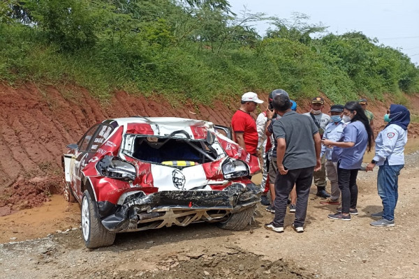 Penampakan Kecelakaan Mobil Balap yang Dialami Bamsoet di Meikarta