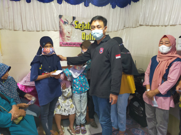 Baja Perindo Bagi-bagi Kacamata Gratis dan Santunan Anak Yatim di Bogor