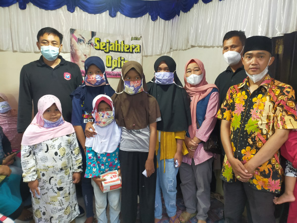 Baja Perindo Bagi-bagi Kacamata Gratis dan Santunan Anak Yatim di Bogor