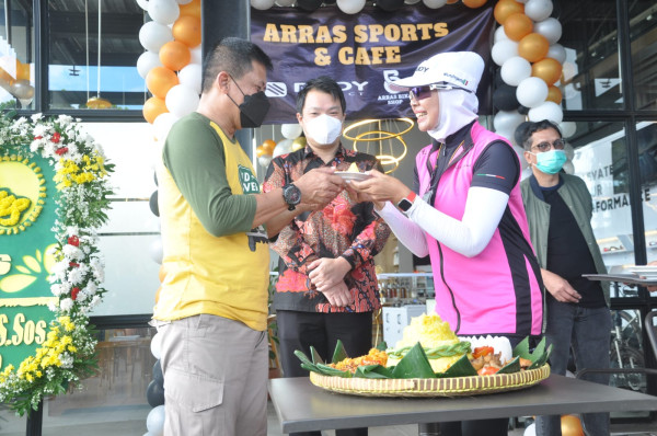 Tempat Hangout bagi Komunitas Sepeda, Arras Sports & Cafe Hadir di Cipayung