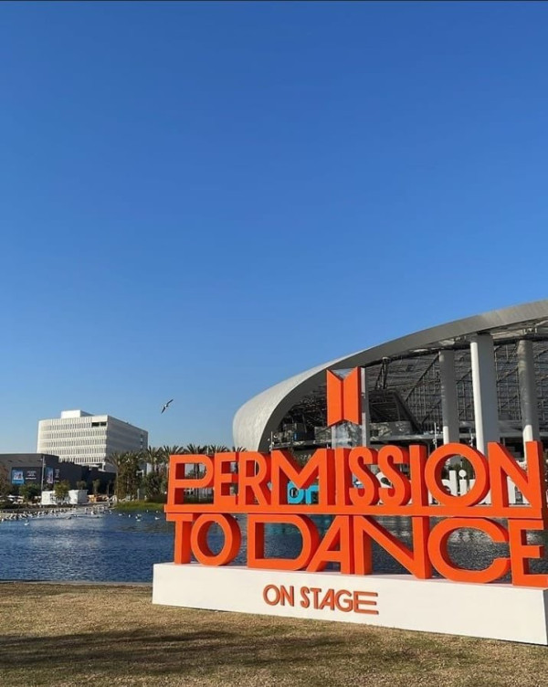 BTS Konser Hari Ini, Begini Kemeriahan di SoFi Stadium